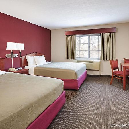 AmericInn by Wyndham Douglas/Saugatuck Exterior foto