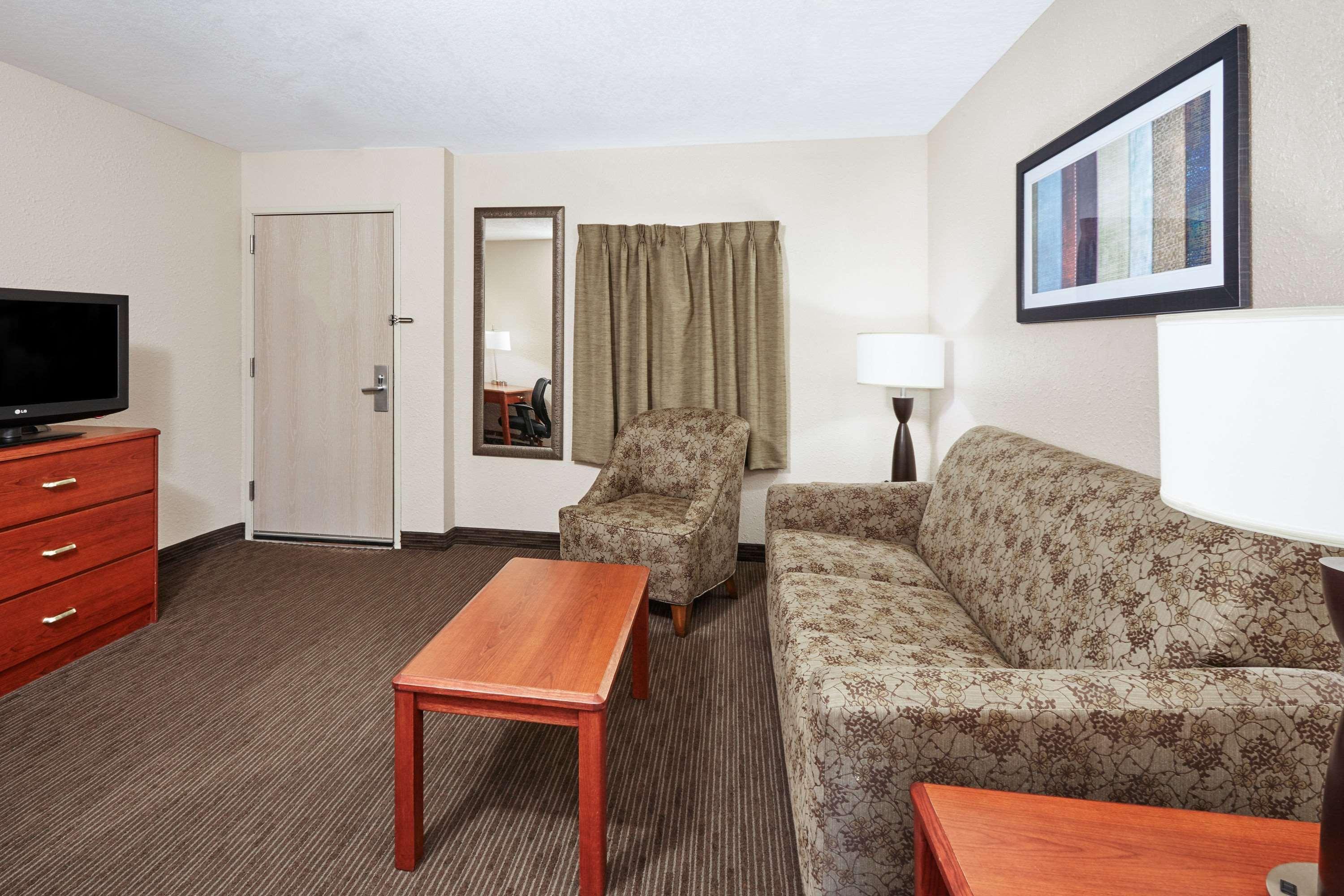 AmericInn by Wyndham Douglas/Saugatuck Exterior foto
