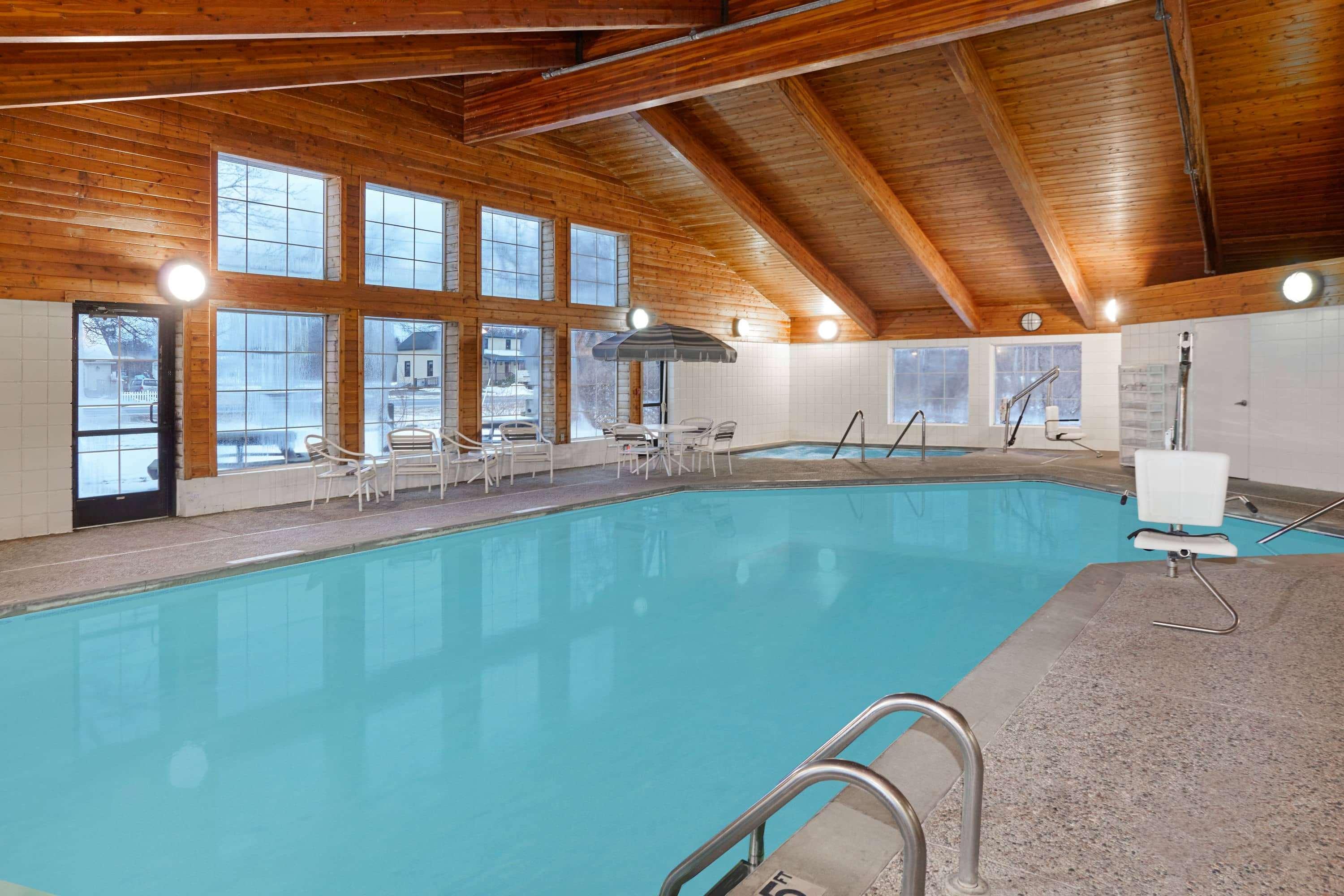 AmericInn by Wyndham Douglas/Saugatuck Exterior foto