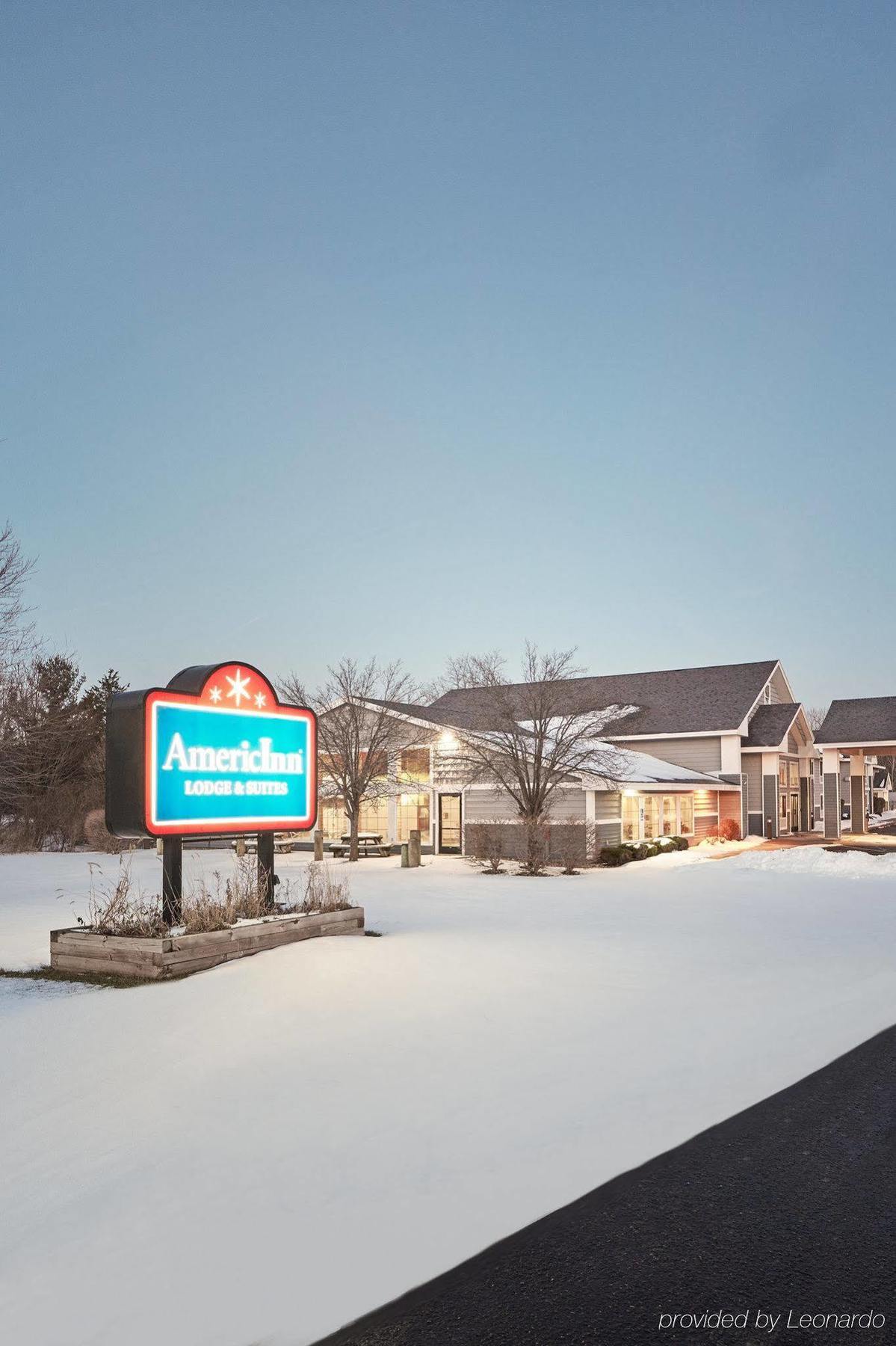 AmericInn by Wyndham Douglas/Saugatuck Exterior foto