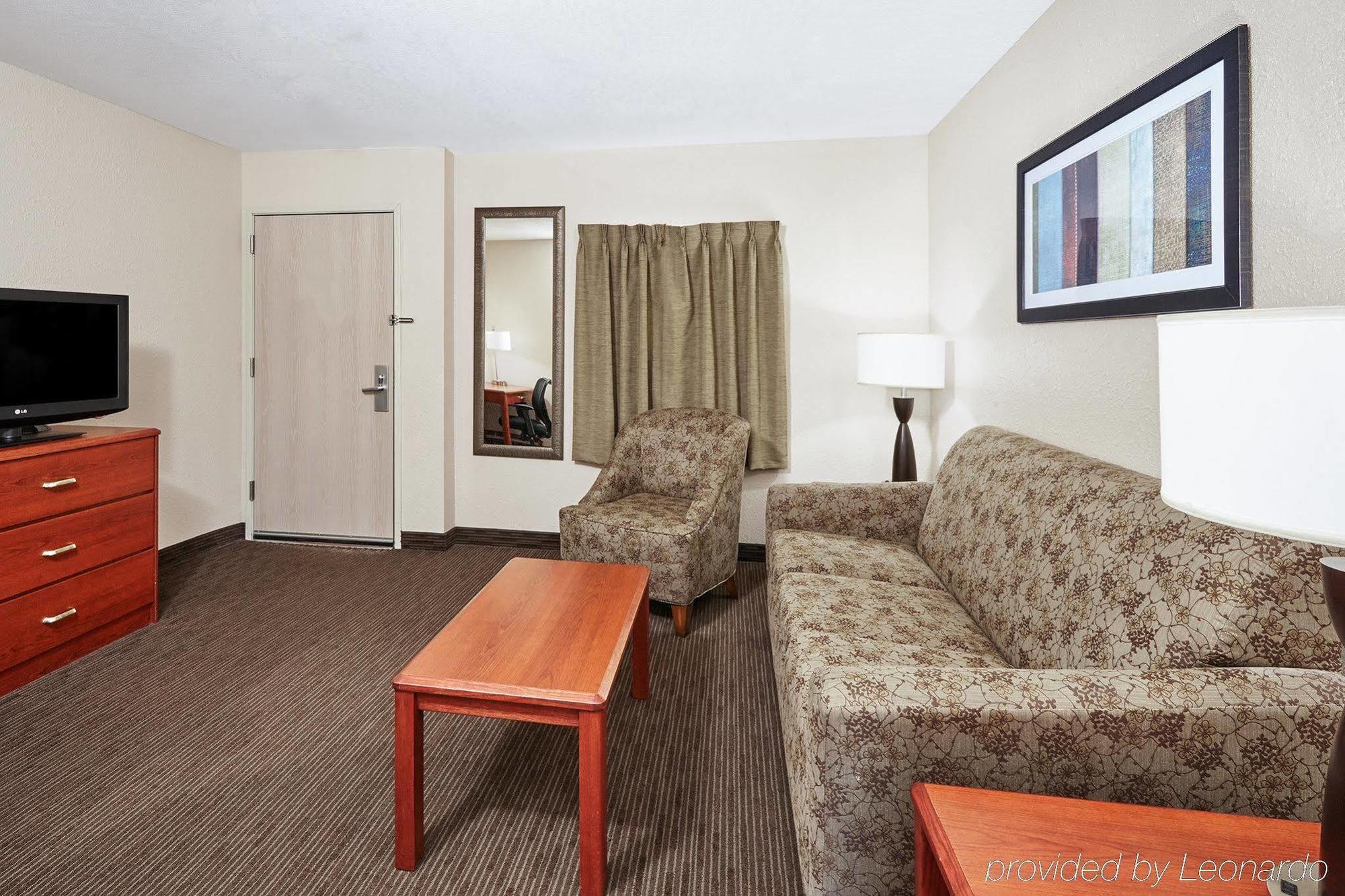 AmericInn by Wyndham Douglas/Saugatuck Exterior foto